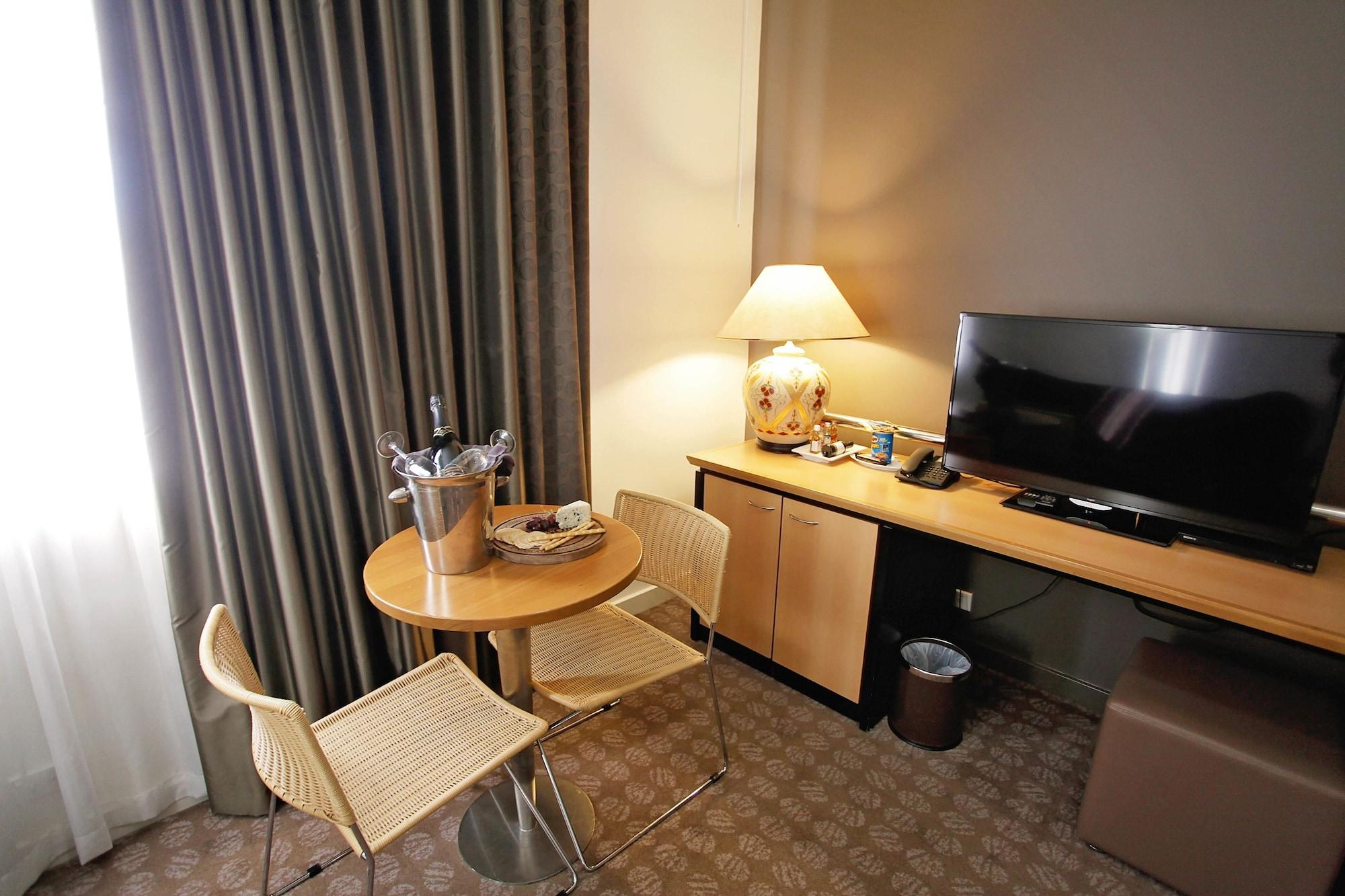 Golden Pebble Hotel Wantirna Bagian luar foto