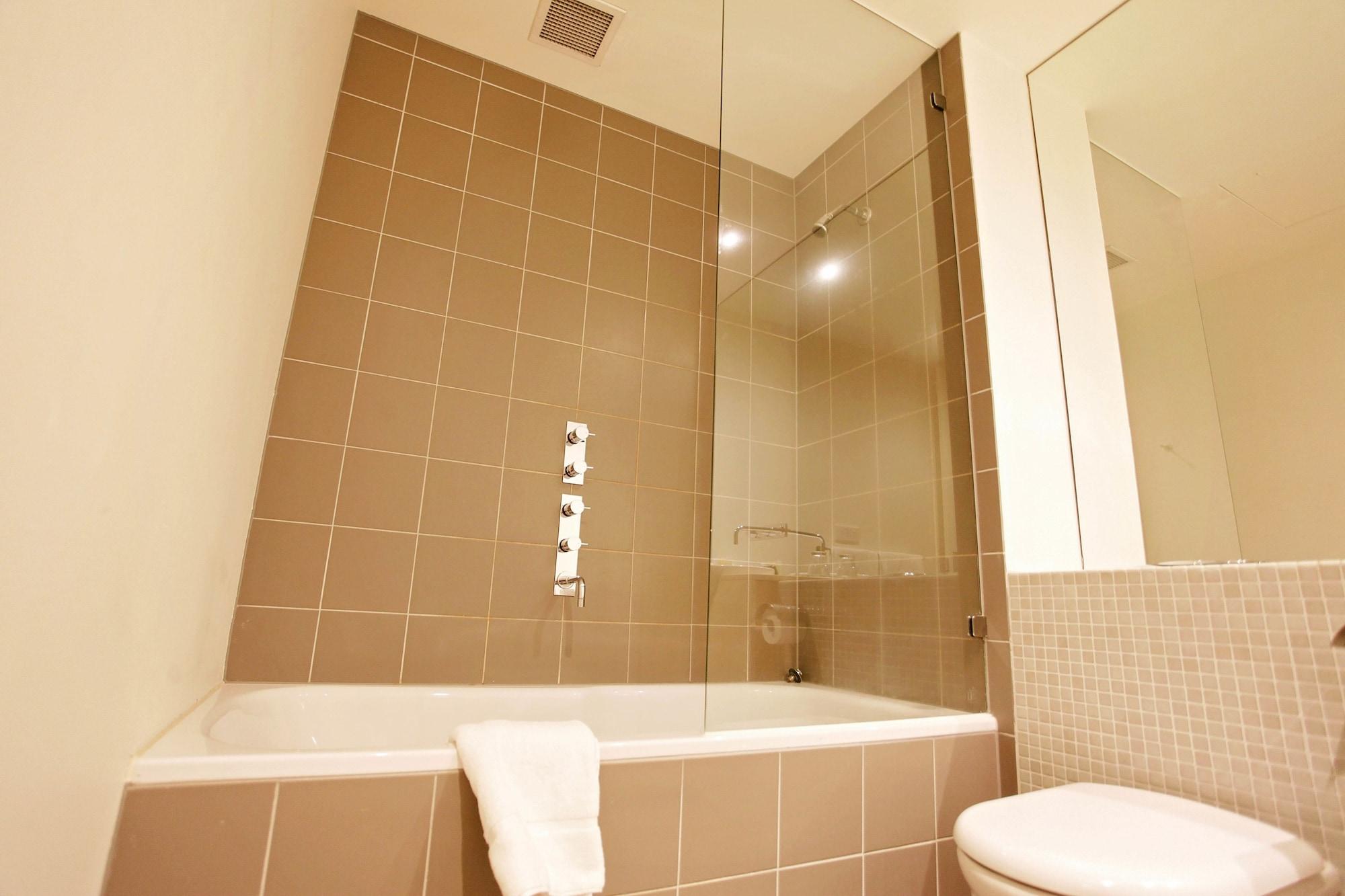 Golden Pebble Hotel Wantirna Bagian luar foto