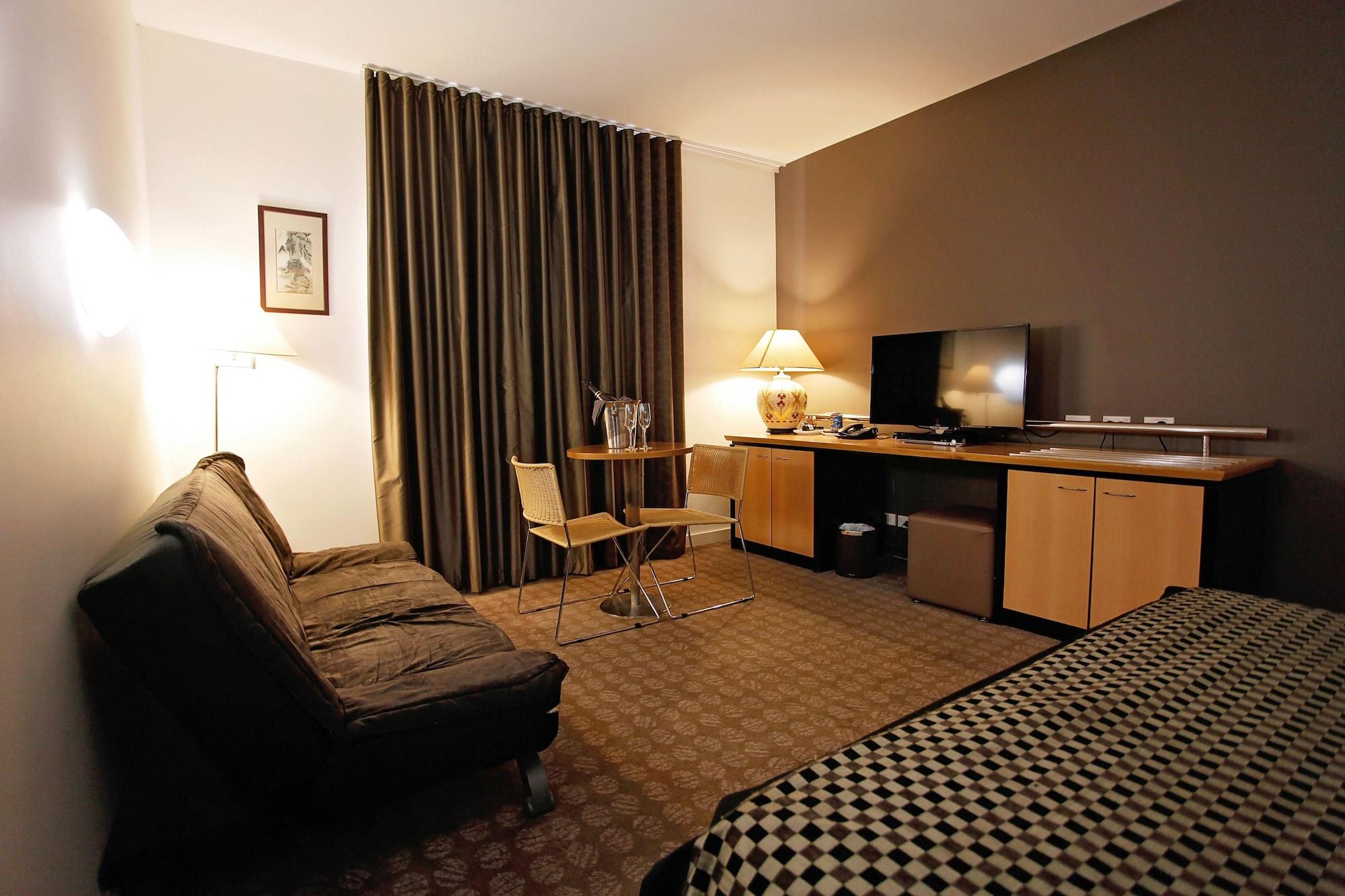 Golden Pebble Hotel Wantirna Bagian luar foto