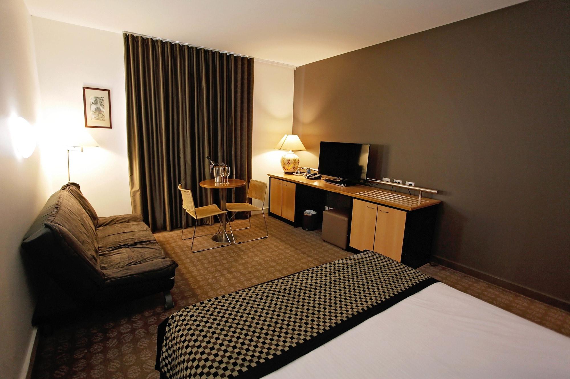 Golden Pebble Hotel Wantirna Bagian luar foto