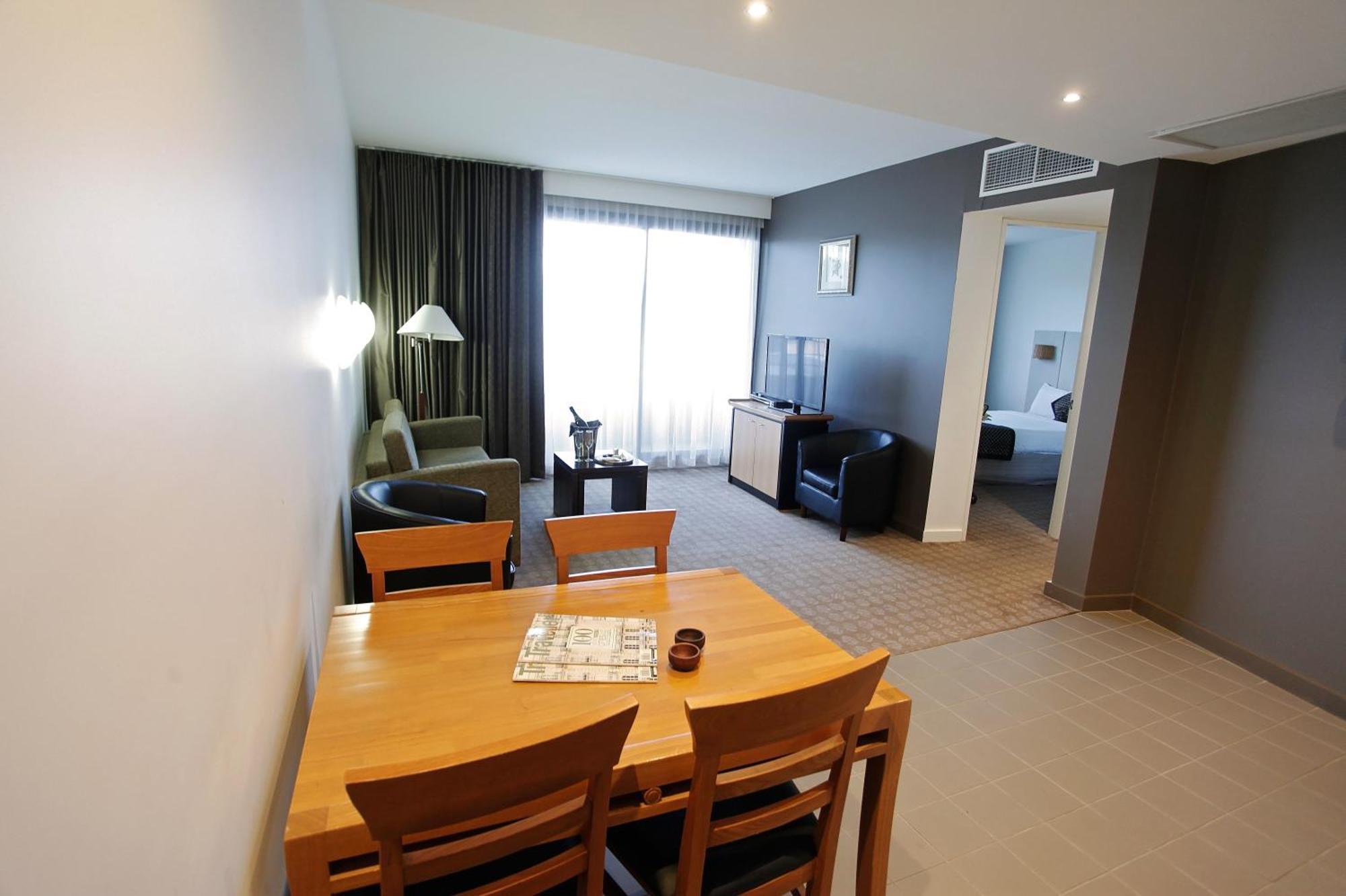 Golden Pebble Hotel Wantirna Ruang foto