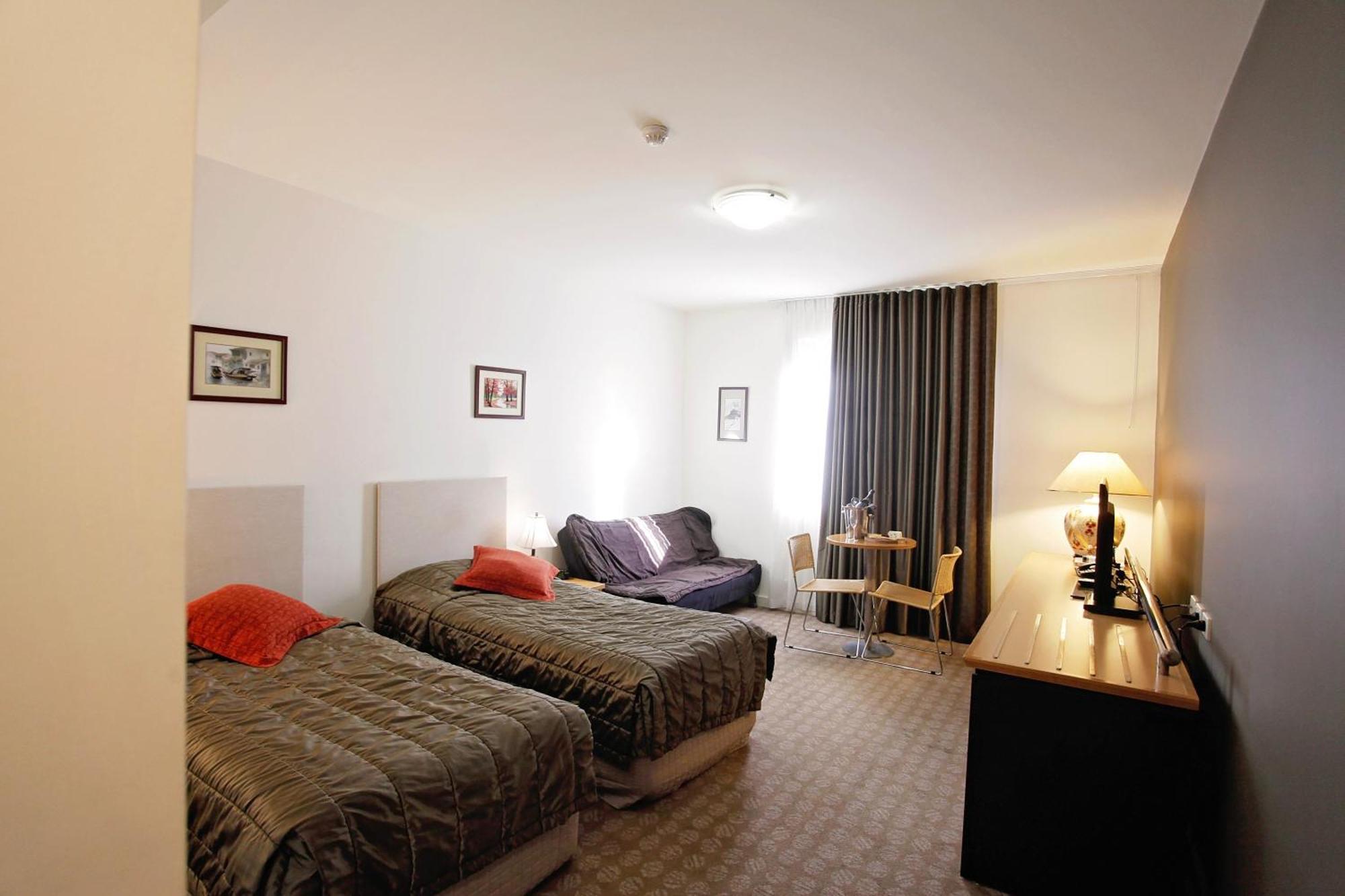 Golden Pebble Hotel Wantirna Ruang foto
