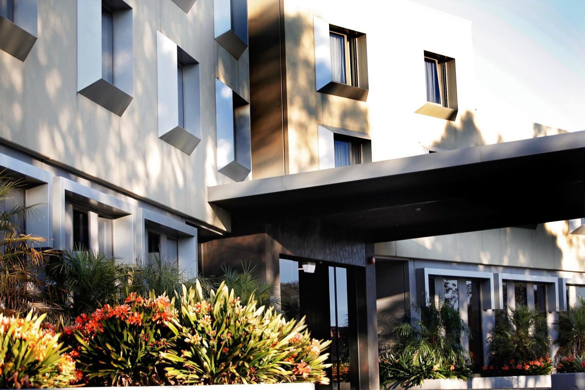 Golden Pebble Hotel Wantirna Bagian luar foto