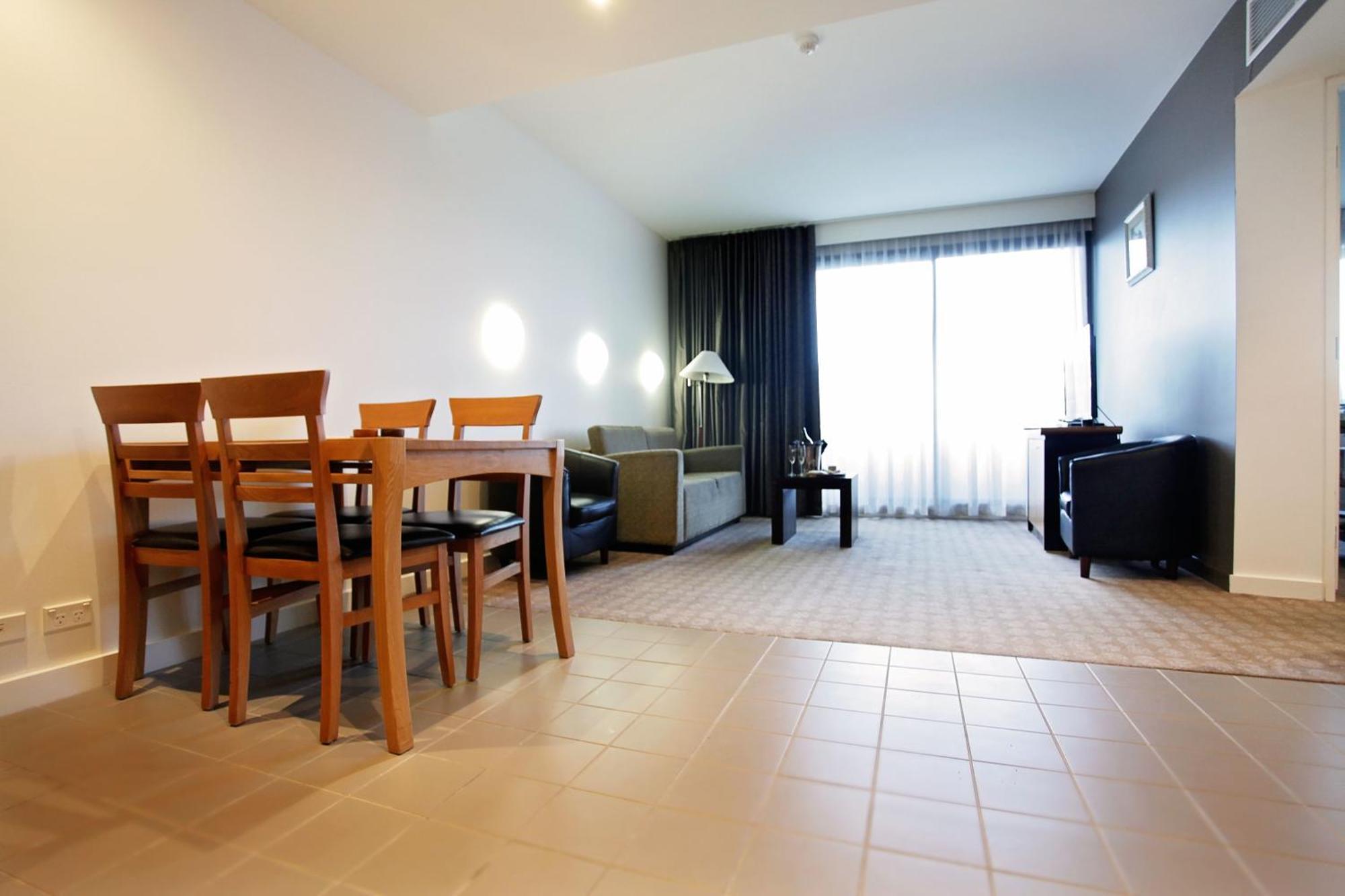 Golden Pebble Hotel Wantirna Ruang foto