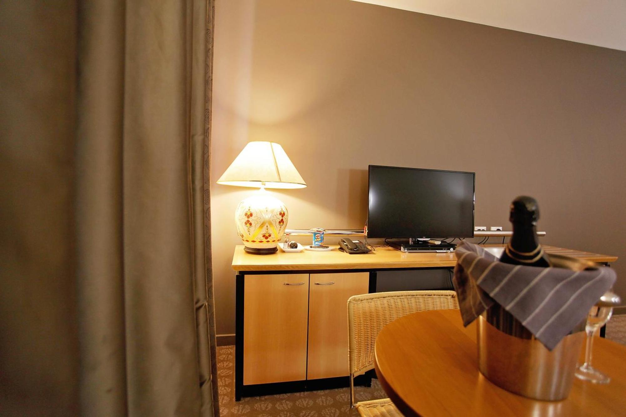 Golden Pebble Hotel Wantirna Ruang foto