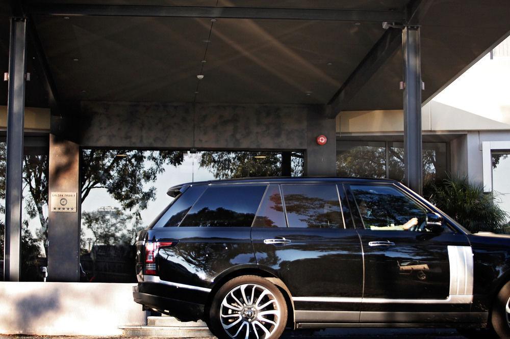 Golden Pebble Hotel Wantirna Bagian luar foto