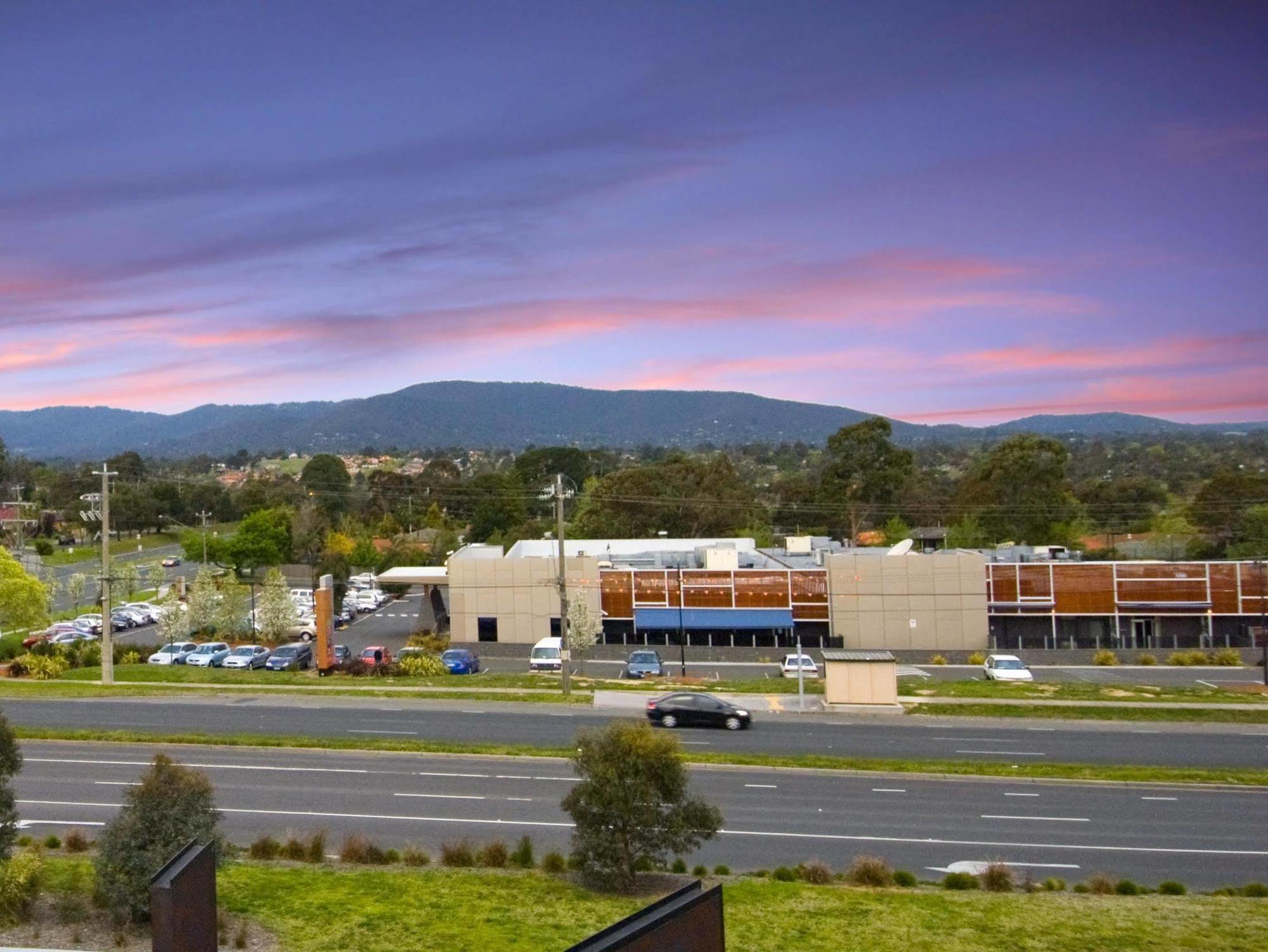 Golden Pebble Hotel Wantirna Bagian luar foto