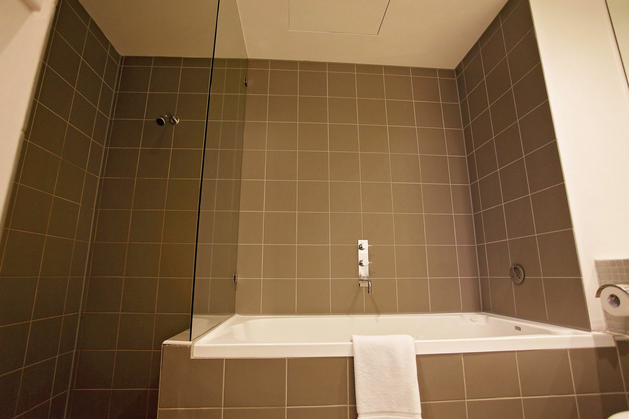 Golden Pebble Hotel Wantirna Bagian luar foto