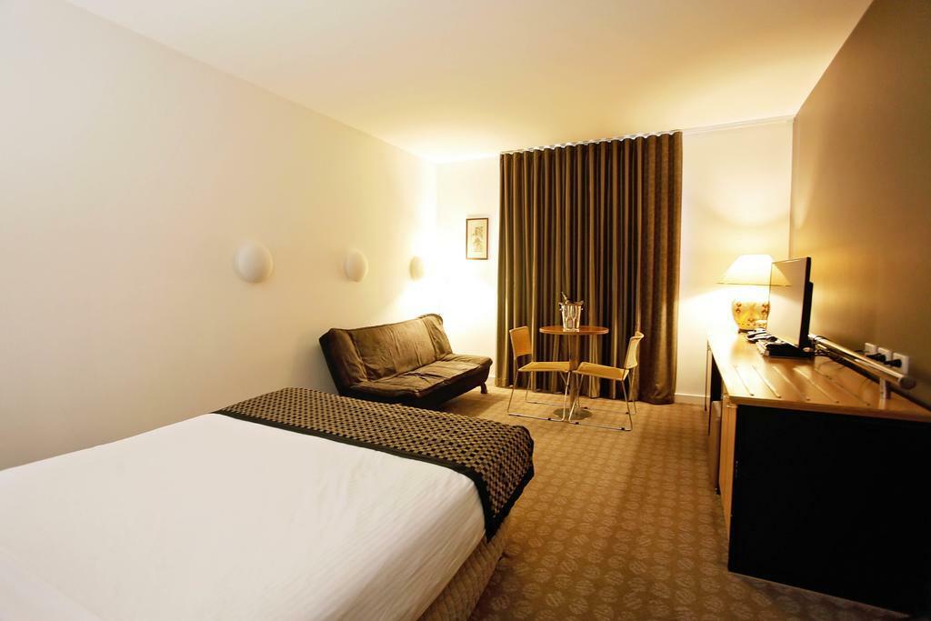 Golden Pebble Hotel Wantirna Bagian luar foto